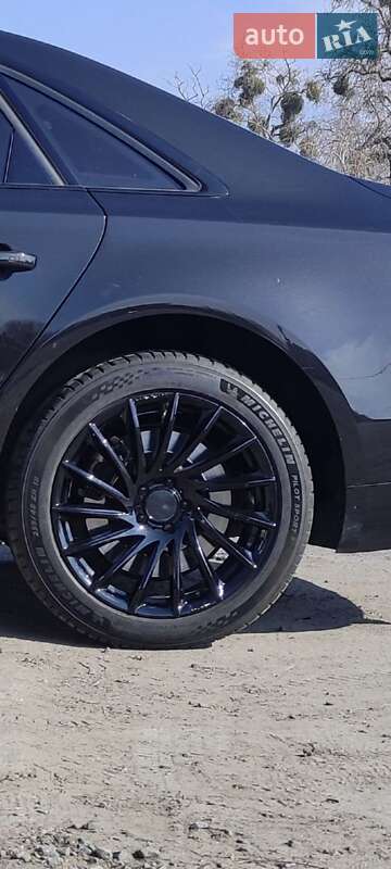 Седан Audi A8 2013 в Киеве