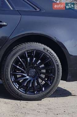 Седан Audi A8 2013 в 