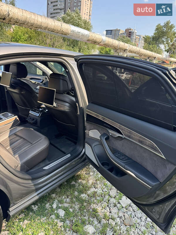 Седан Audi A8 2017 в Киеве