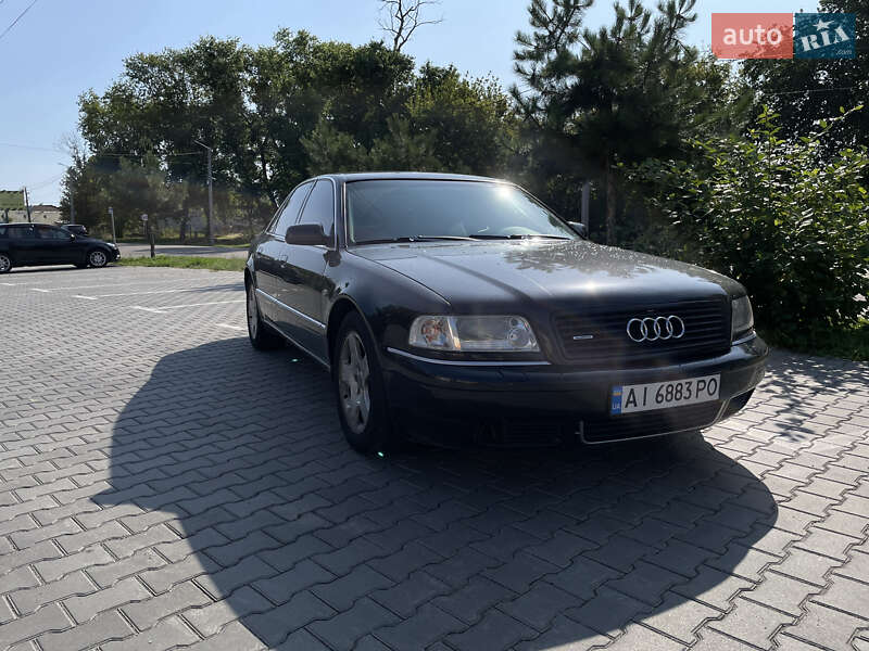 Седан Audi A8 2000 в Горе