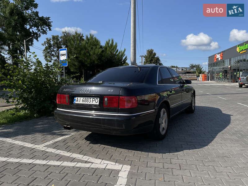 Седан Audi A8 2000 в Горе