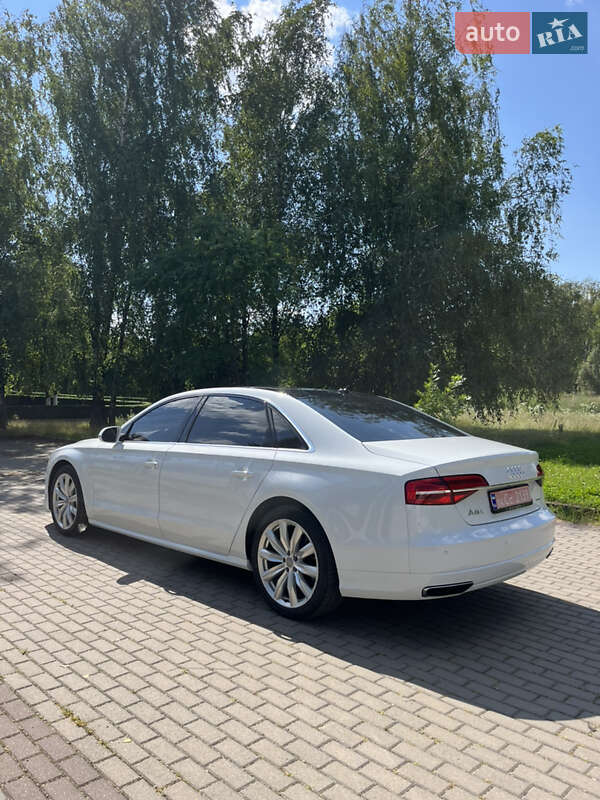 Седан Audi A8 2016 в Ровно