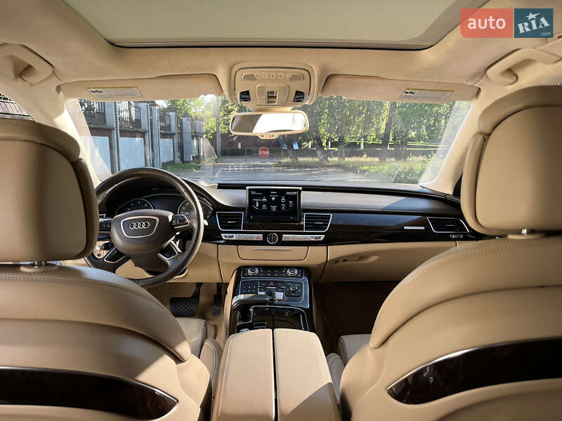 Седан Audi A8 2016 в Ровно