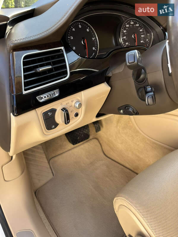 Седан Audi A8 2016 в Ровно
