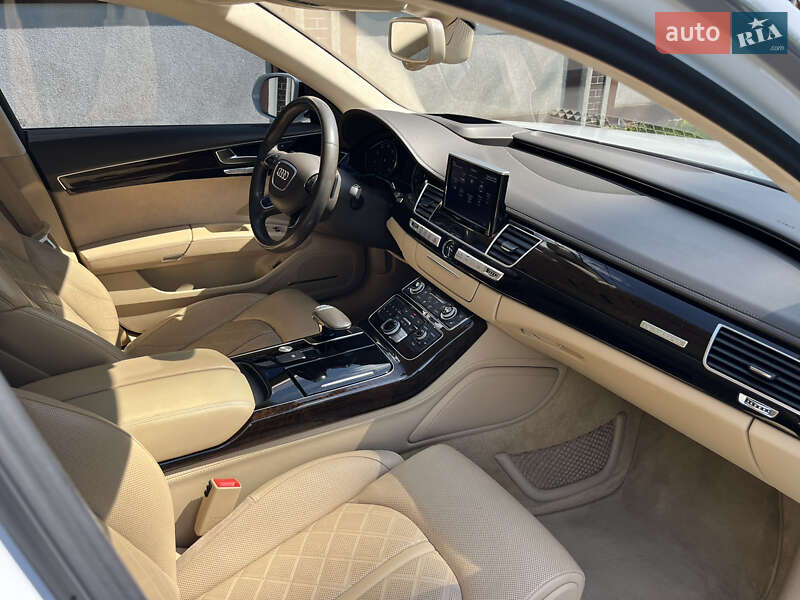 Седан Audi A8 2016 в Ровно
