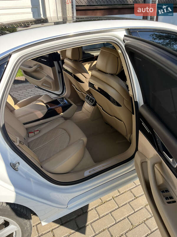 Седан Audi A8 2016 в Ровно