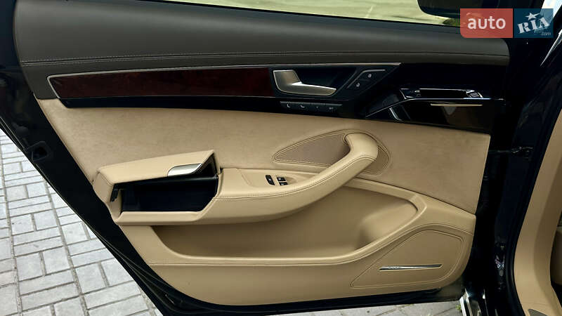 Седан Audi A8 2013 в Запорожье