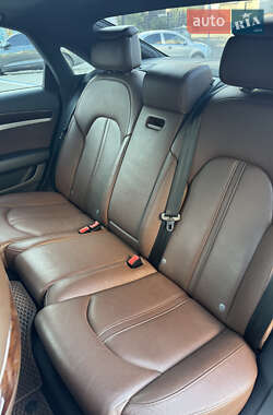 Седан Audi A8 2012 в 