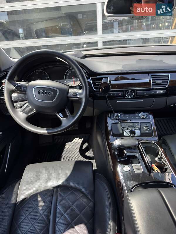 Седан Audi A8 2017 в Хмельницком