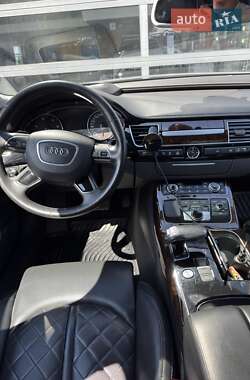 Седан Audi A8 2017 в 