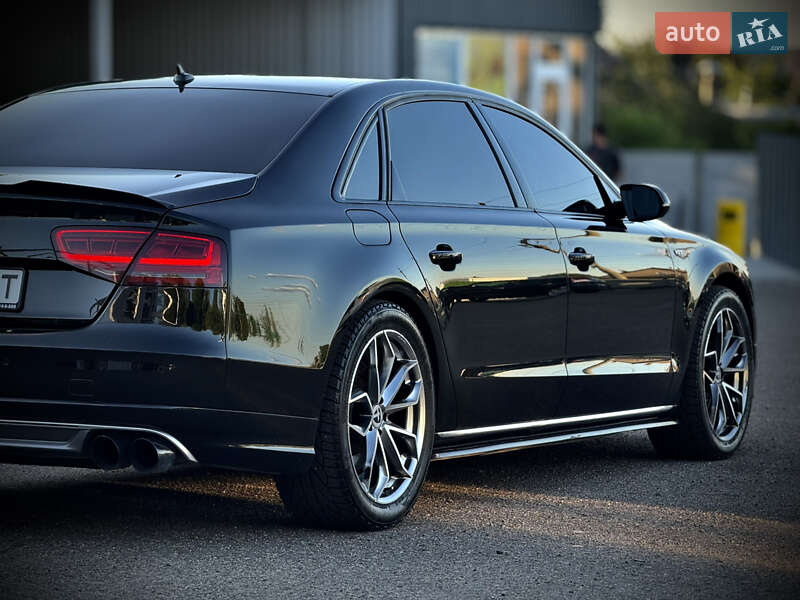 Седан Audi A8 2013 в Запорожье