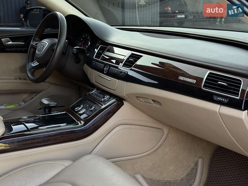 Седан Audi A8 2013 в Запорожье