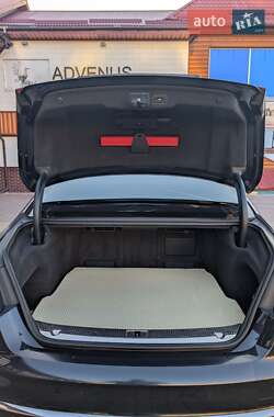 Седан Audi A8 2011 в 