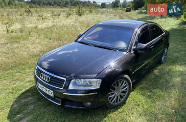 Седан Audi A8 2004 в 