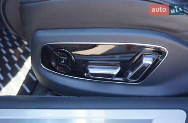 Седан Audi A8 2021 в 