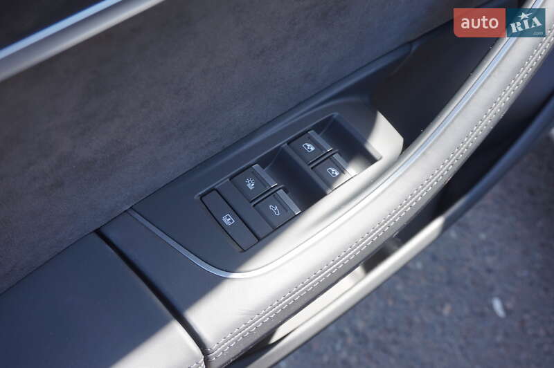 Седан Audi A8 2021 в Одессе