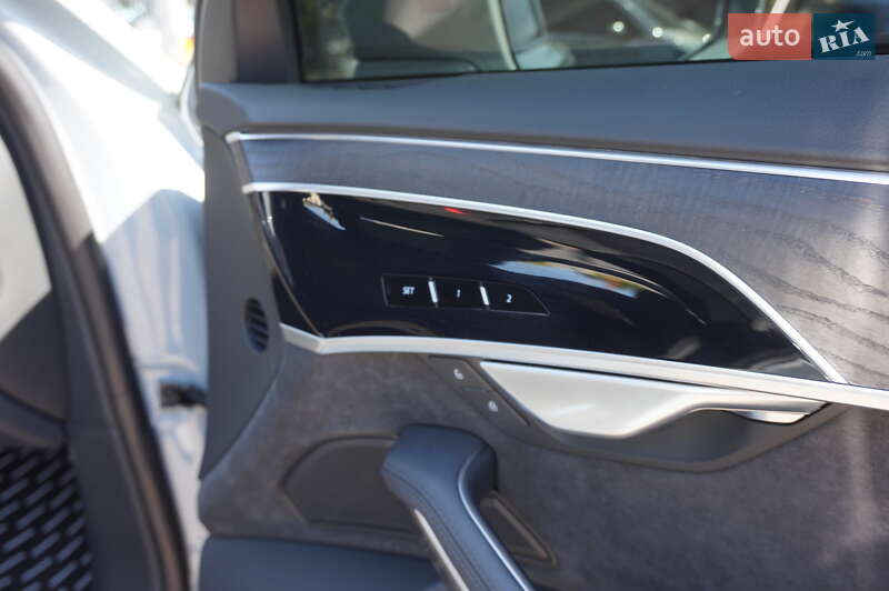 Седан Audi A8 2021 в Одессе