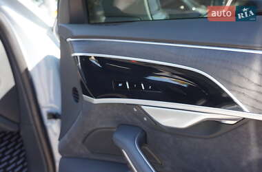 Седан Audi A8 2021 в 