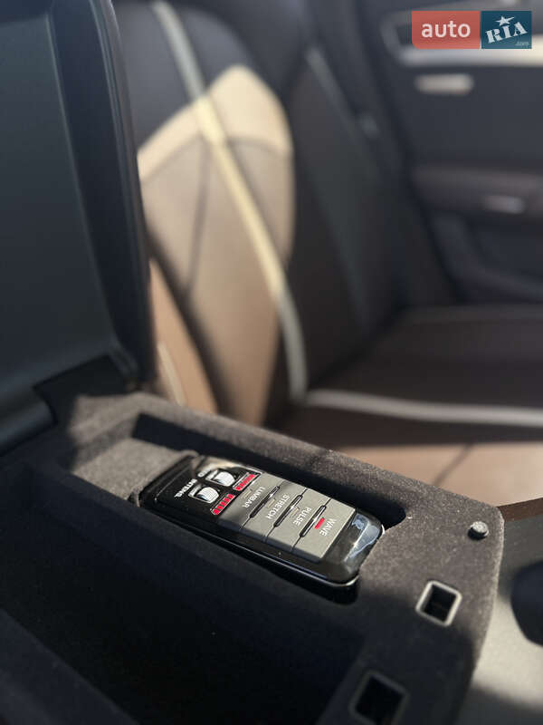 Седан Audi A8 2013 в Киеве