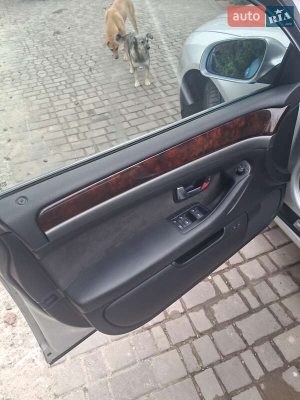 Седан Audi A8 2004 в Первомайске