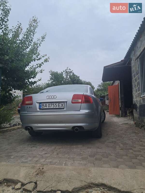 Седан Audi A8 2004 в Первомайске
