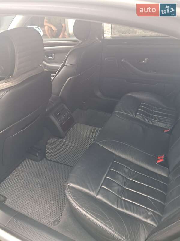 Седан Audi A8 2004 в Первомайске