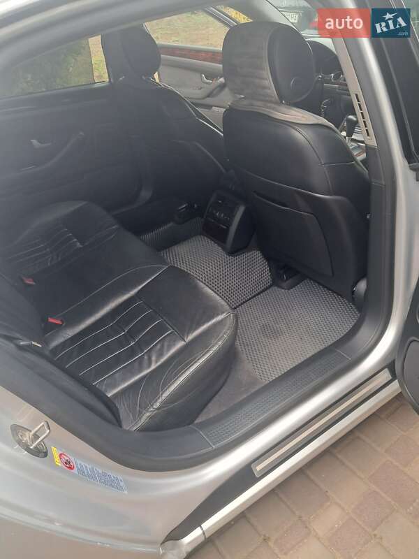 Седан Audi A8 2004 в Первомайске
