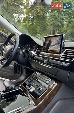 Седан Audi A8 2017 в 