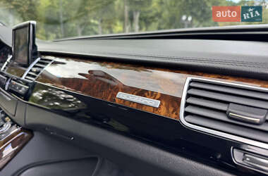 Седан Audi A8 2017 в 
