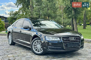 Седан Audi A8 2017 в 