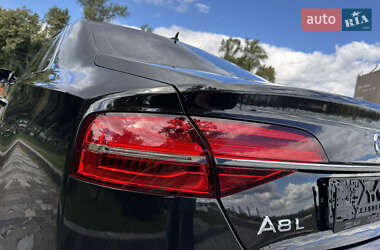 Седан Audi A8 2017 в 