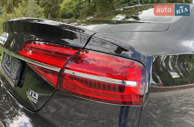 Седан Audi A8 2017 в 