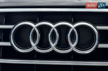 Седан Audi A8 2017 в 