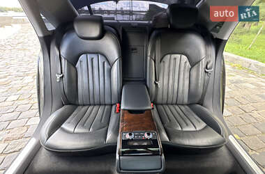 Седан Audi A8 2017 в 