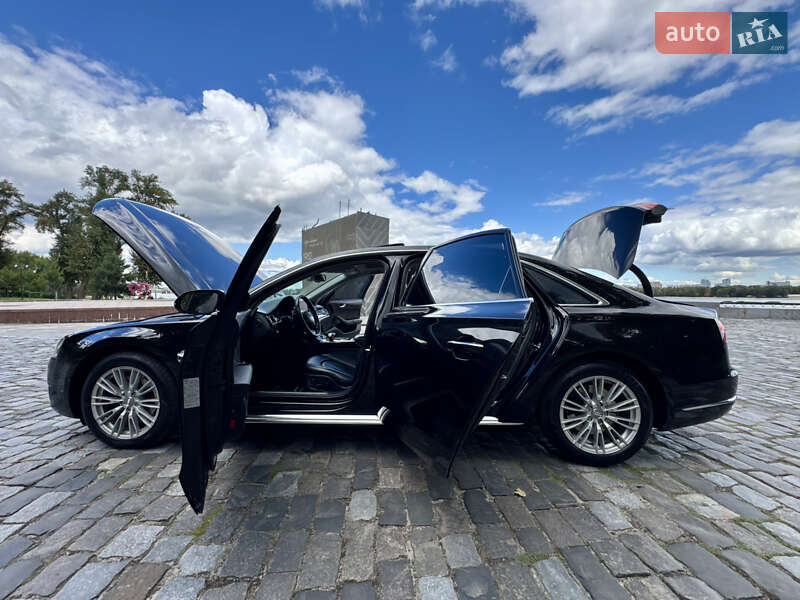 Седан Audi A8 2017 в Киеве