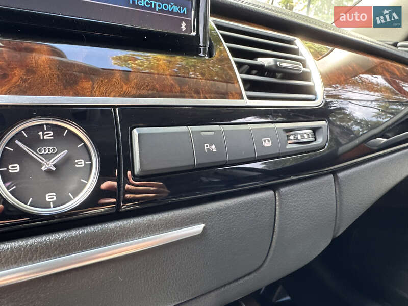 Седан Audi A8 2017 в Киеве