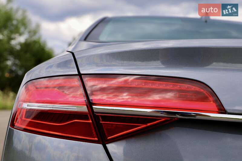 Седан Audi A8 2015 в Дрогобичі