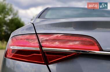 Седан Audi A8 2015 в 