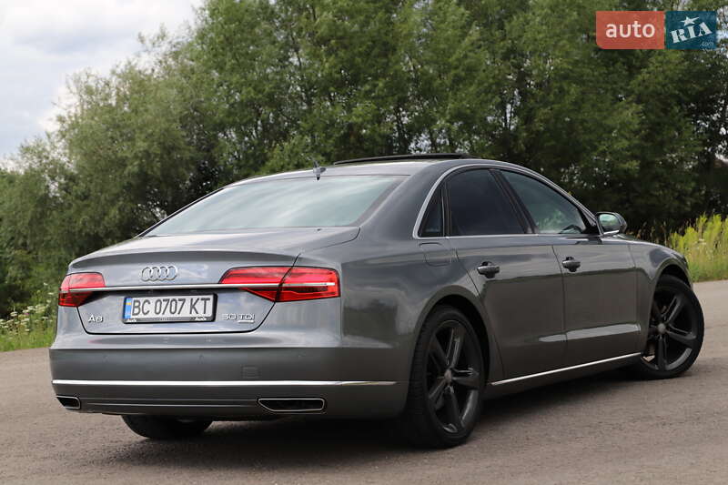 Седан Audi A8 2015 в Дрогобичі