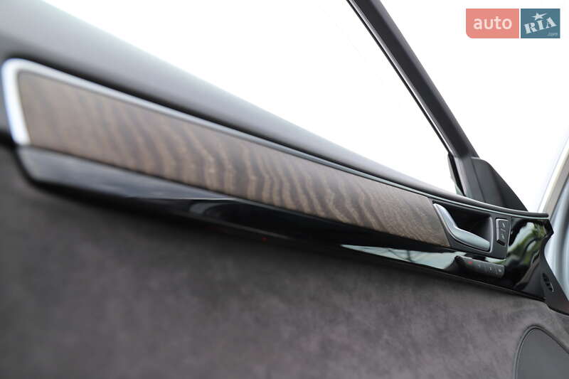 Седан Audi A8 2015 в Дрогобичі