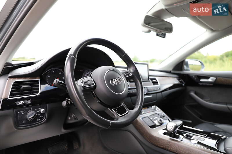 Седан Audi A8 2015 в Дрогобичі