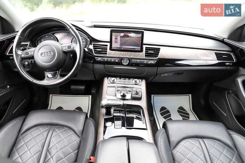 Седан Audi A8 2015 в Дрогобичі