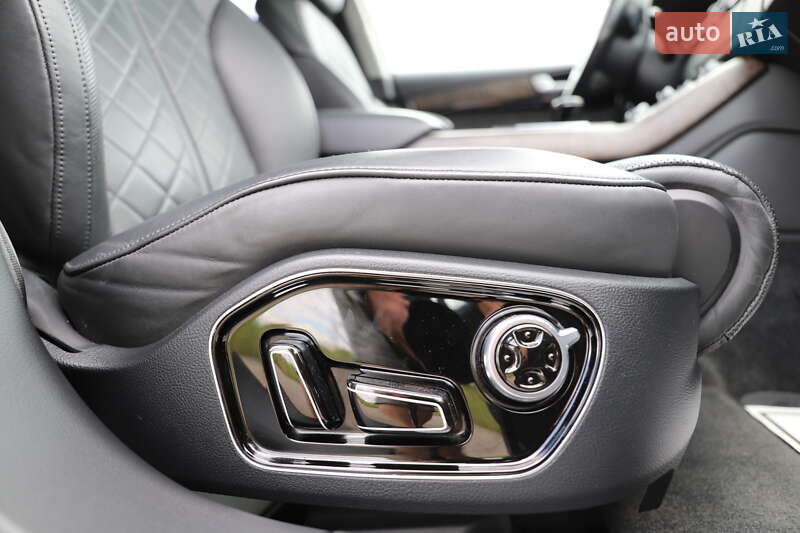 Седан Audi A8 2015 в Дрогобичі