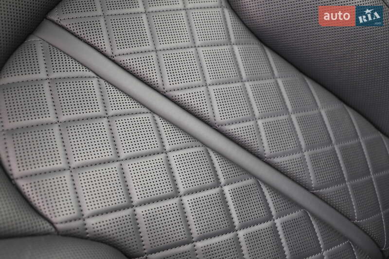 Седан Audi A8 2015 в Дрогобичі