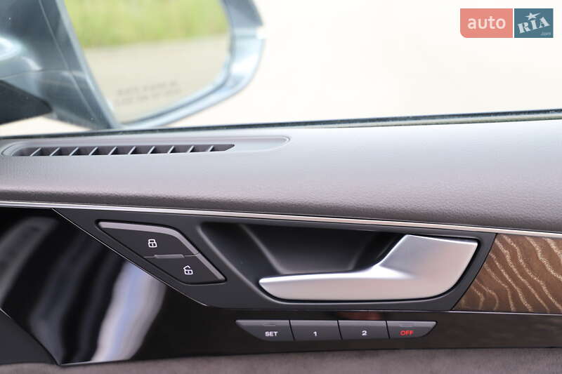Седан Audi A8 2015 в Дрогобичі