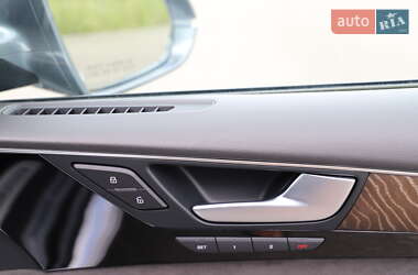 Седан Audi A8 2015 в 
