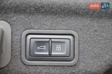 Седан Audi A8 2015 в 