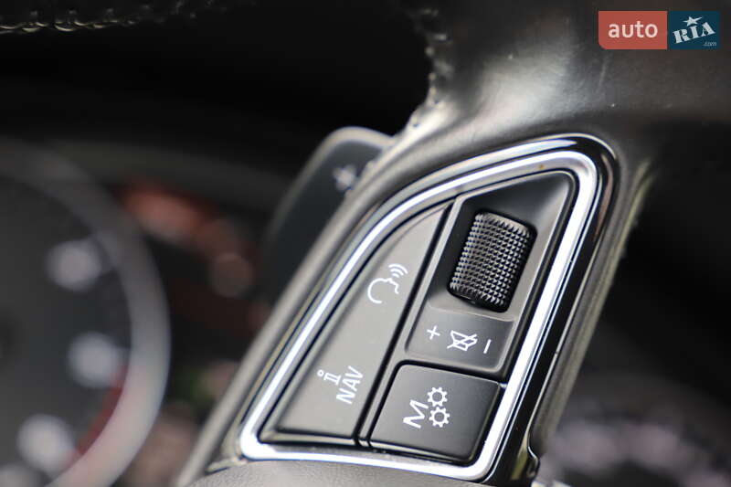 Седан Audi A8 2015 в Дрогобичі