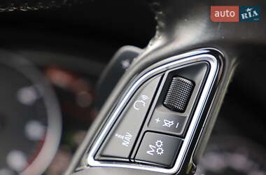 Седан Audi A8 2015 в 