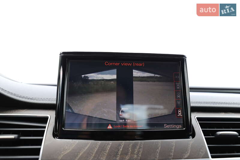 Седан Audi A8 2015 в Дрогобичі